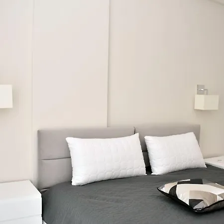 White Moon 301 And 302 Apartment