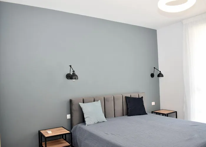 White Moon * Plazhi San Pietro