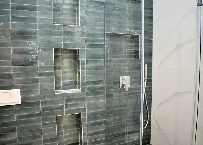 White Moon * Plazhi San Pietro